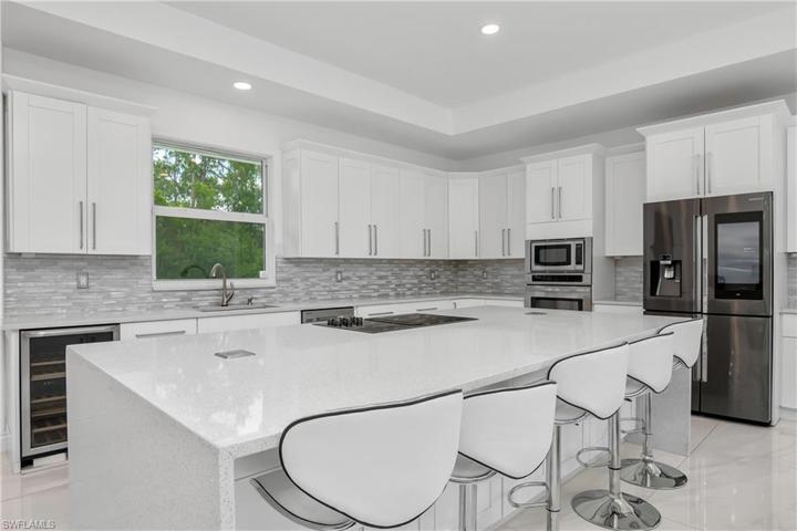 Breakfast bar in kitchen