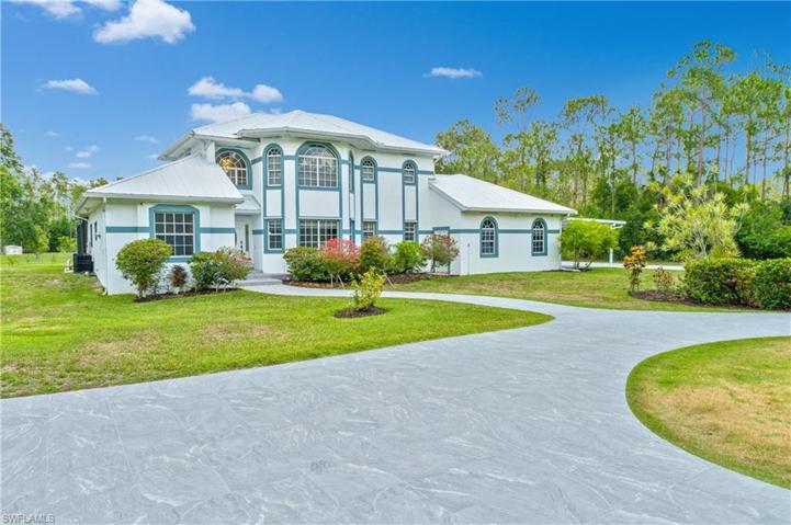 Updated Estate Home in the Oakes