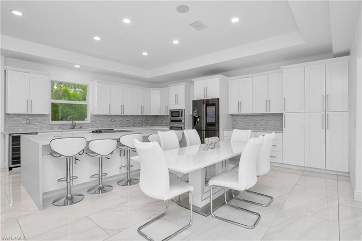Modern kitchen with lots of space for guests