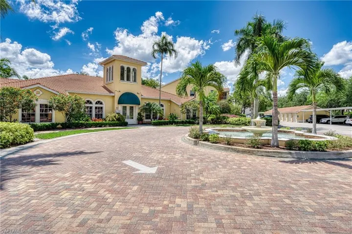 4700  Saint Croix  LN, Naples, FL 34109