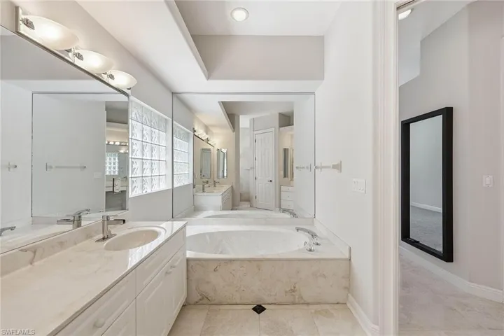 25820 Creekbend Dr, Bonita Springs, Florida 34135