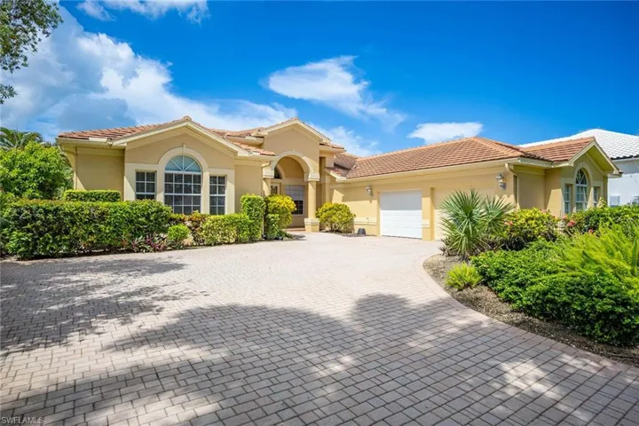 25820 Creekbend Dr, Bonita Springs, Florida 34135