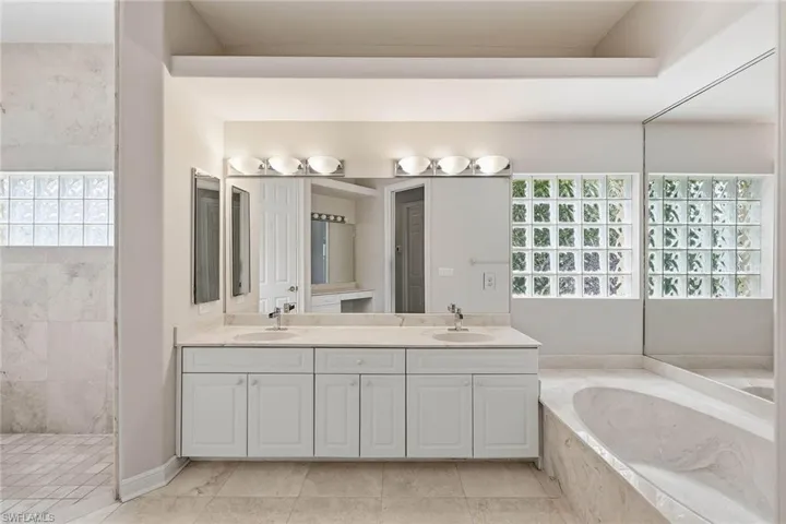 25820 Creekbend Dr, Bonita Springs, Florida 34135