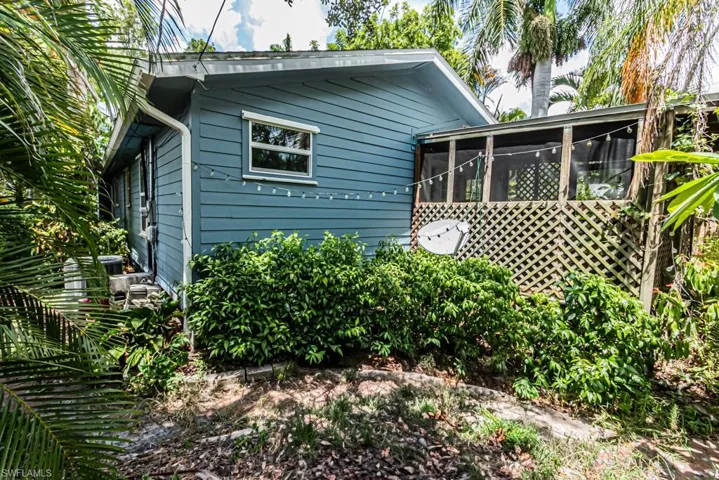 1556  Barcelona  AVE, Fort Myers, FL 33901