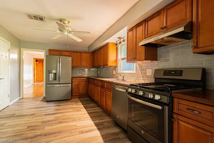 1556  Barcelona  AVE, Fort Myers, FL 33901