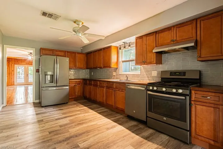 1556  Barcelona  AVE, Fort Myers, FL 33901