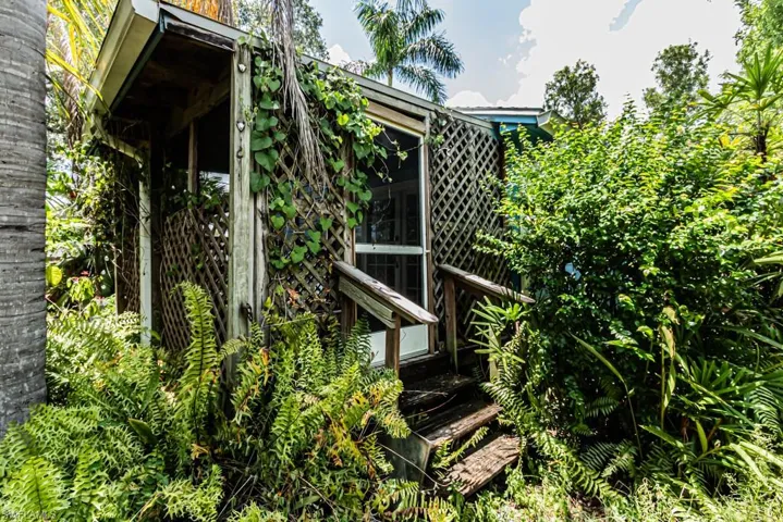 1556  Barcelona  AVE, Fort Myers, FL 33901