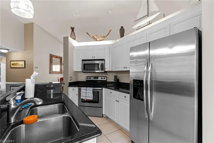 1057  Silverstrand  DR, Naples, FL 34110