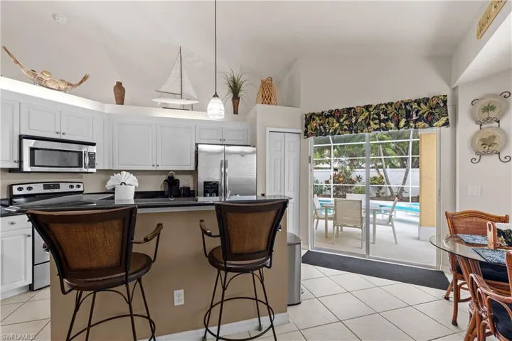 1057  Silverstrand  DR, Naples, FL 34110