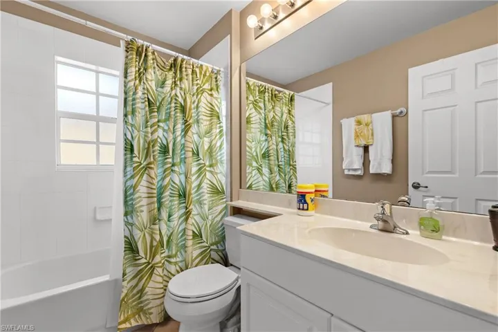 1057  Silverstrand  DR, Naples, FL 34110