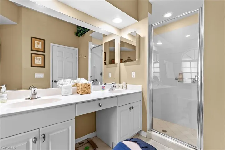1057  Silverstrand  DR, Naples, FL 34110