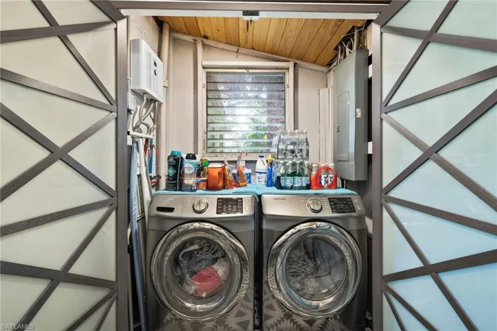 1257  11th N ST, Naples, FL 34102