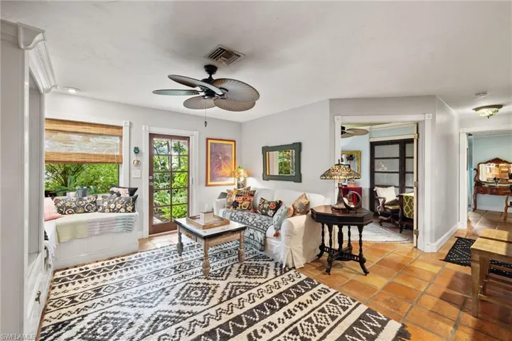 1257  11th N ST, Naples, FL 34102