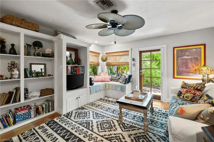 1257  11th N ST, Naples, FL 34102