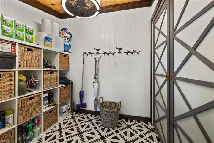 1257  11th N ST, Naples, FL 34102