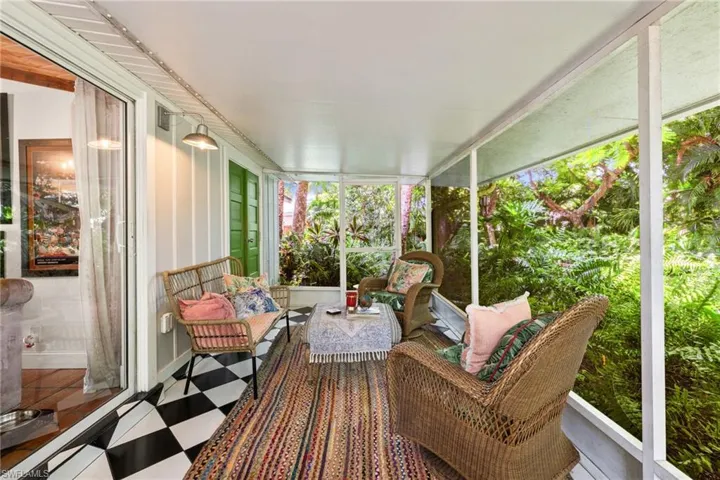 1257  11th N ST, Naples, FL 34102
