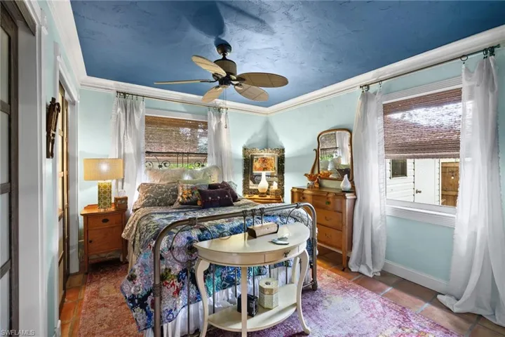 1257  11th N ST, Naples, FL 34102