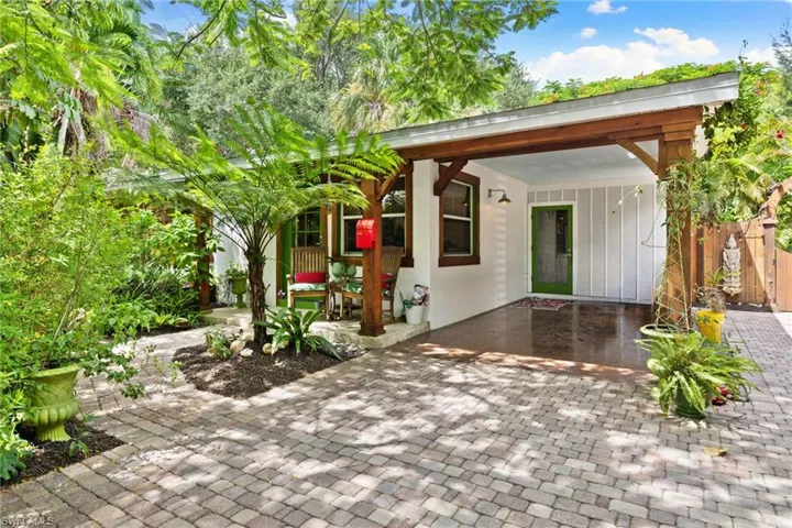 1257  11th N ST, Naples, FL 34102