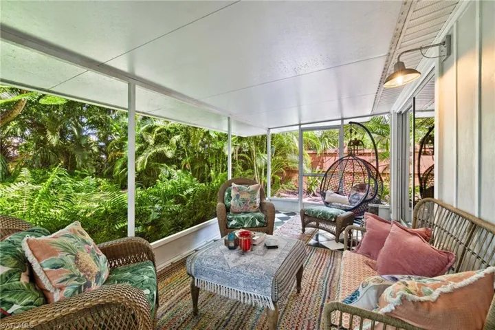 1257  11th N ST, Naples, FL 34102
