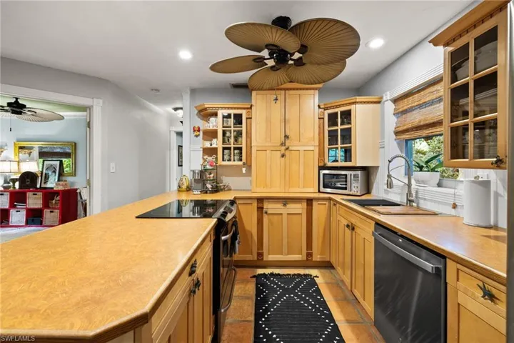 1257  11th N ST, Naples, FL 34102
