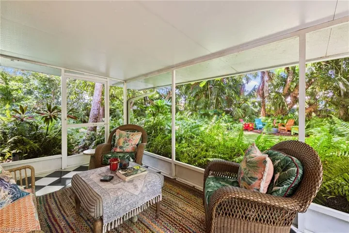 1257  11th N ST, Naples, FL 34102