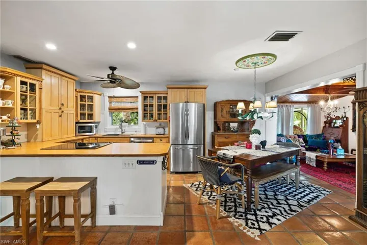 1257  11th N ST, Naples, FL 34102
