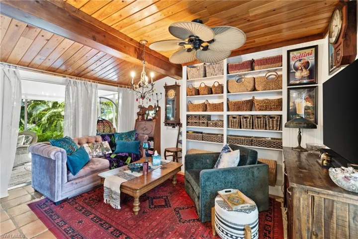 1257  11th N ST, Naples, FL 34102