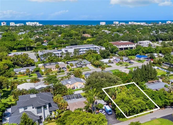 1257  11th N ST, Naples, FL 34102