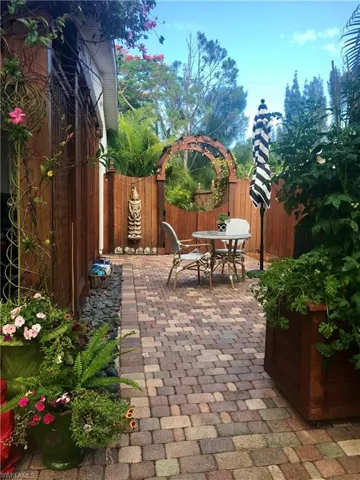 1257  11th N ST, Naples, FL 34102