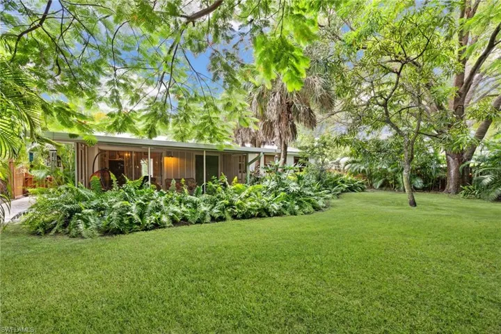 1257  11th N ST, Naples, FL 34102