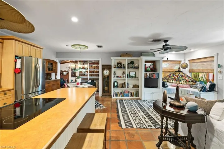 1257  11th N ST, Naples, FL 34102