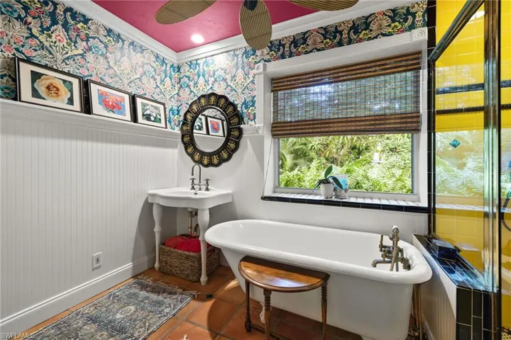 1257  11th N ST, Naples, FL 34102