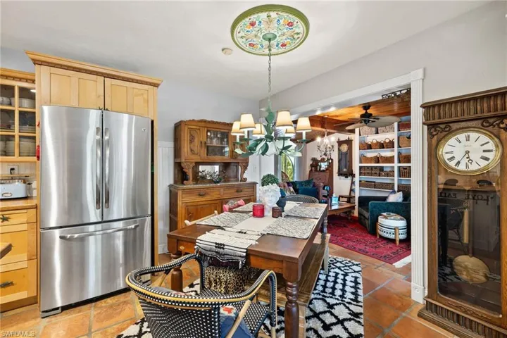 1257  11th N ST, Naples, FL 34102