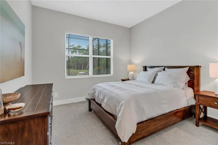 Guest room (3) with custom carpet