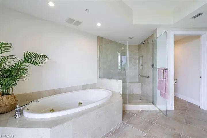 1050 Borghese Ln 206, Naples, Florida 34114