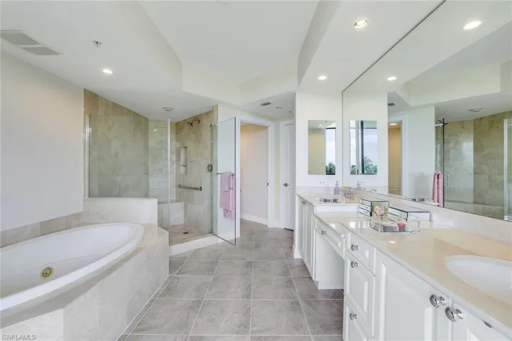 1050 Borghese Ln 206, Naples, Florida 34114