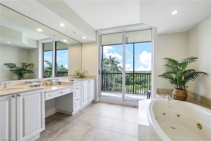 1050 Borghese Ln 206, Naples, Florida 34114