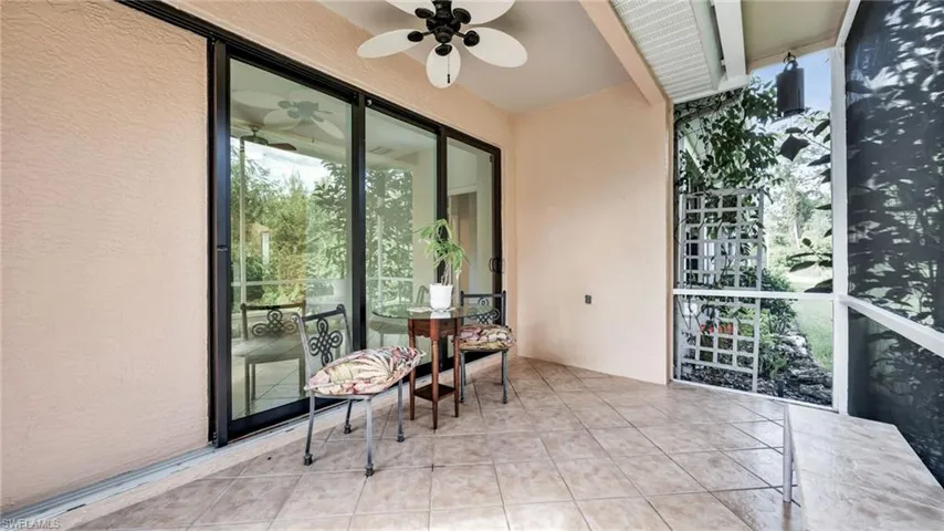 Sunroom / solarium with ceiling fan