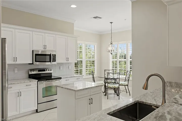 8085  Players Cove  DR, Naples, FL 34113