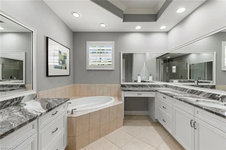 8085  Players Cove  DR, Naples, FL 34113