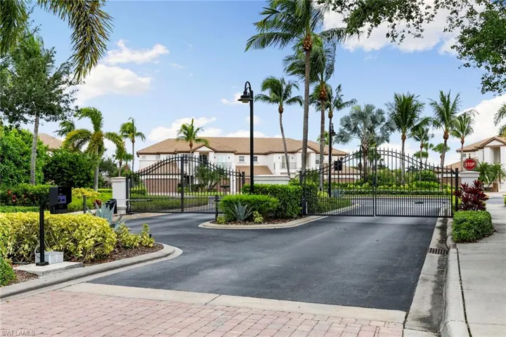 8085  Players Cove  DR, Naples, FL 34113