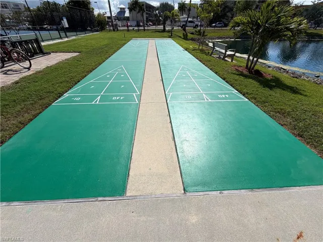 Shuffle board