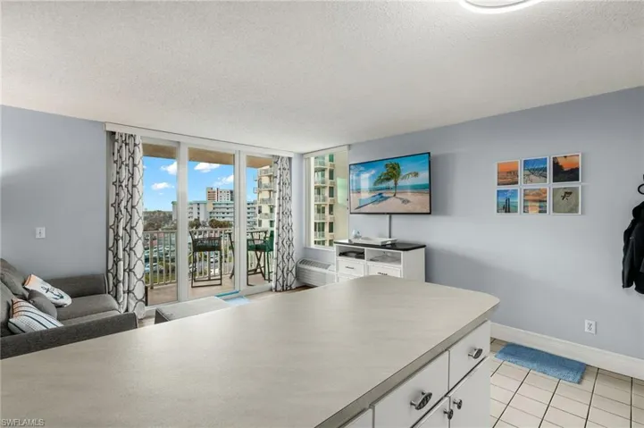 kitchen/living room