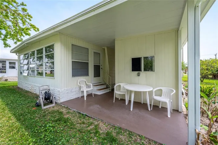 16  Le Mans Dr  , Naples, FL 34112