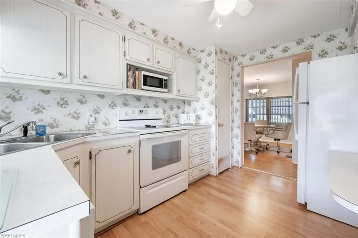 16  Le Mans Dr  , Naples, FL 34112