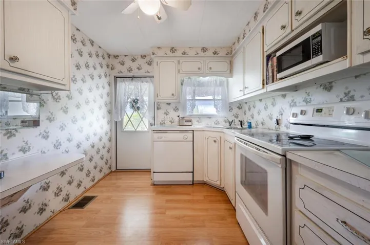 16  Le Mans Dr  , Naples, FL 34112