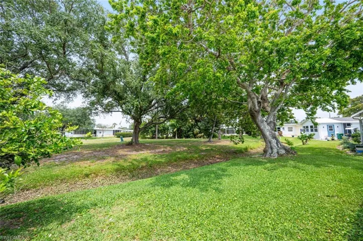 16  Le Mans Dr  , Naples, FL 34112