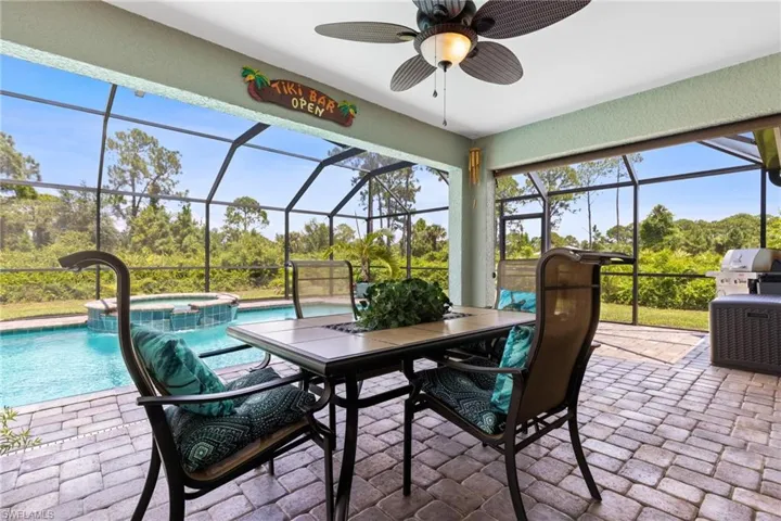 Sunroom / solarium with ceiling fan