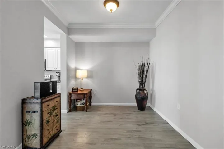 Flex dining or sitting area