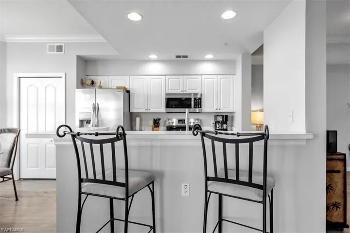 Breakfast bar
